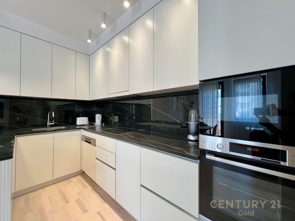 JAPIM ME QIRA APARTAMENT 2+1+2 TEK RR.BARRIKADAVE!!