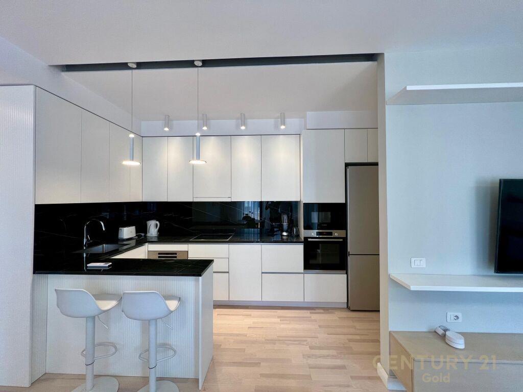 JAPIM ME QIRA APARTAMENT 2+1+2 TEK RR.BARRIKADAVE!!