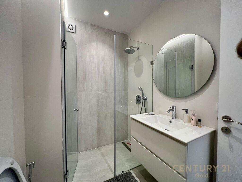 JAPIM ME QIRA APARTAMENT 2+1+2 TEK RR.BARRIKADAVE!!