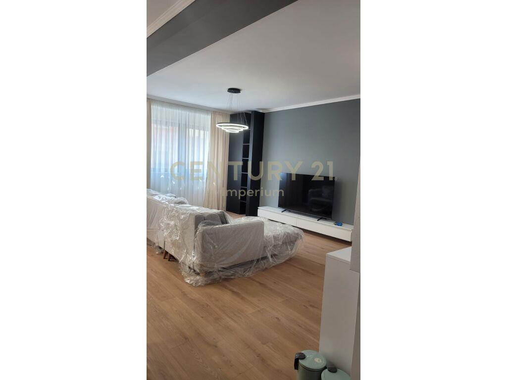 Apartament 2+1+2+post parkimi, per qira prane Hotel Coloseut