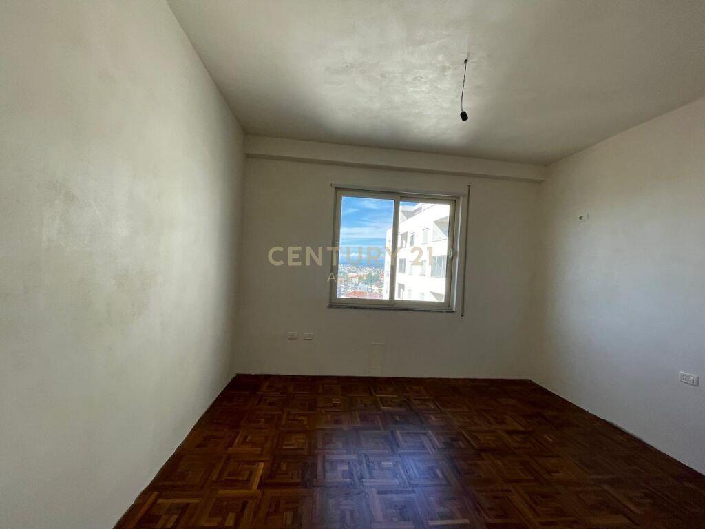 Shitet Apartamenti 2+1+Parkim Plazhi Teuta Durres 105 000 €