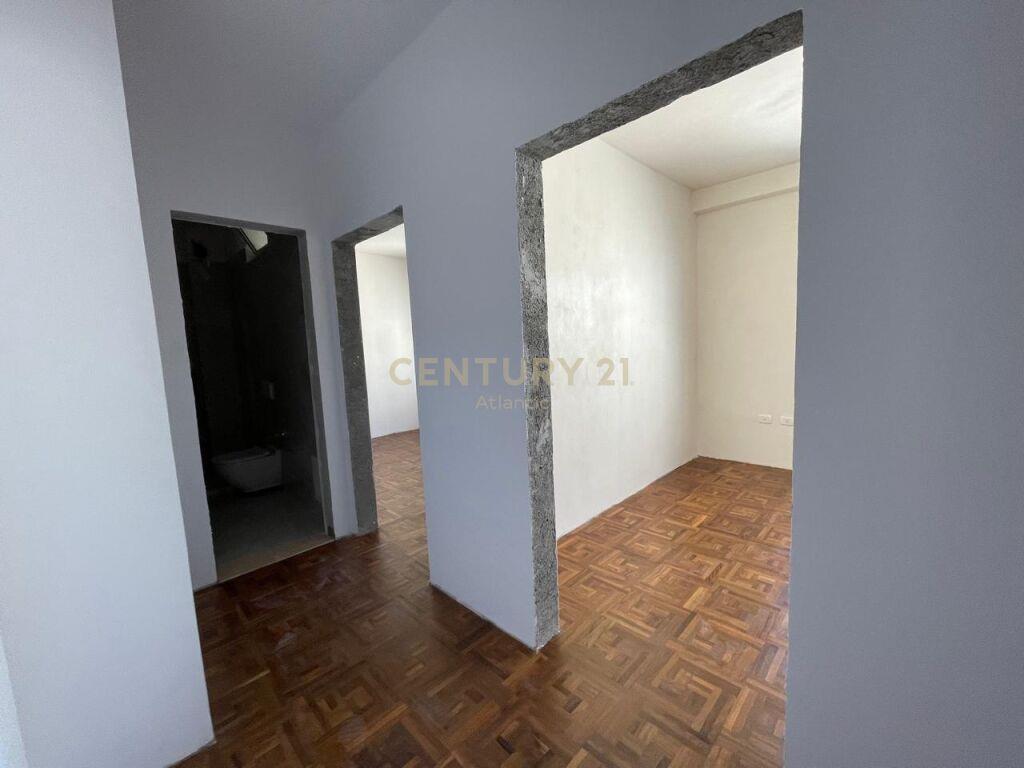 Shitet Apartamenti 2+1+Parkim Plazhi Teuta Durres 105 000 €