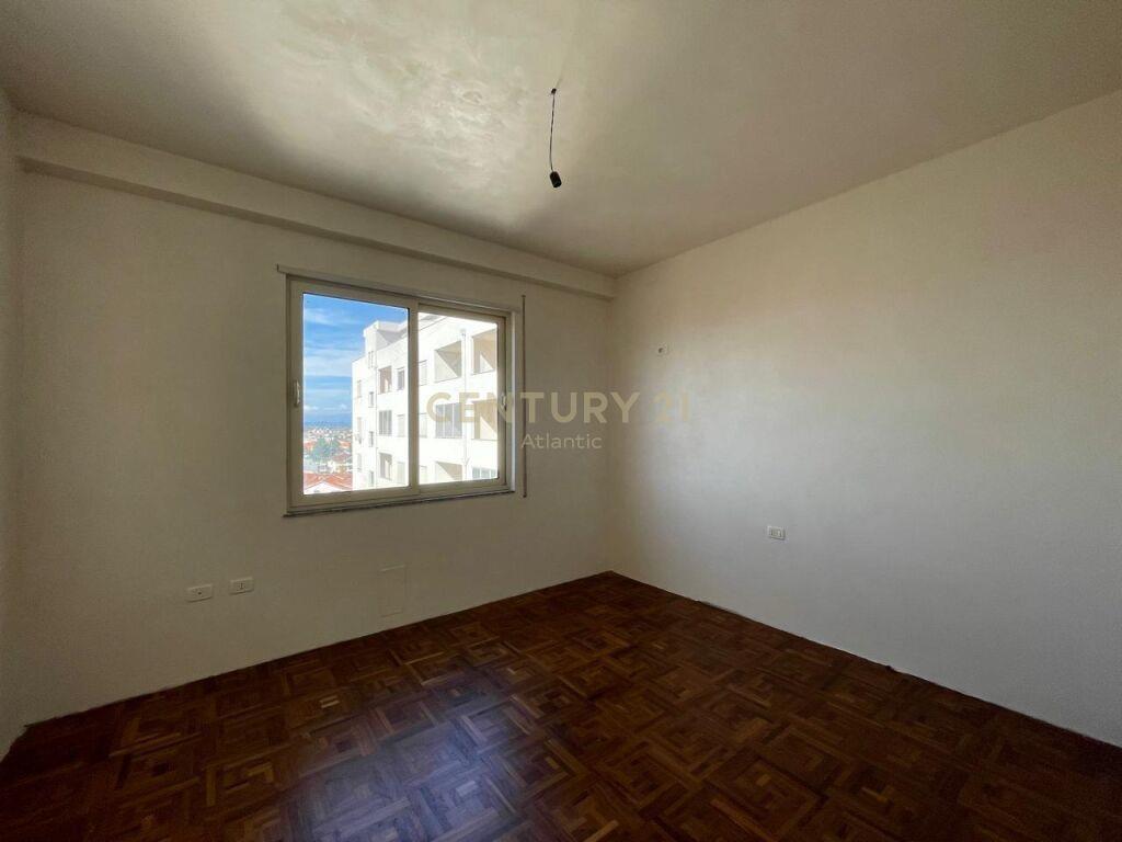 Shitet Apartamenti 2+1+Parkim Plazhi Teuta Durres 105 000 €