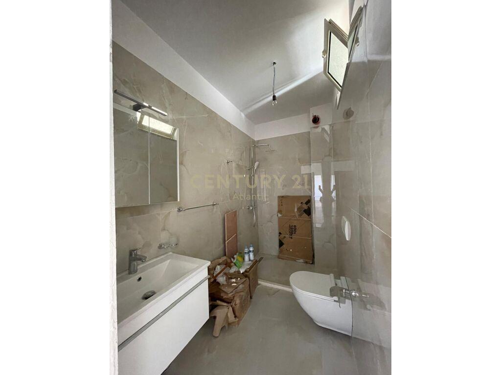 Shitet Apartamenti 2+1+Parkim Plazhi Teuta Durres 105 000 €