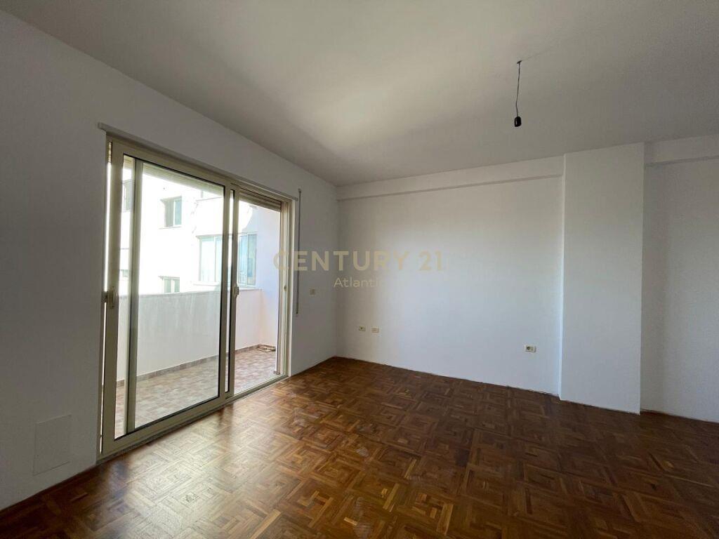 Shitet Apartamenti 2+1+Parkim Plazhi Teuta Durres 105 000 €
