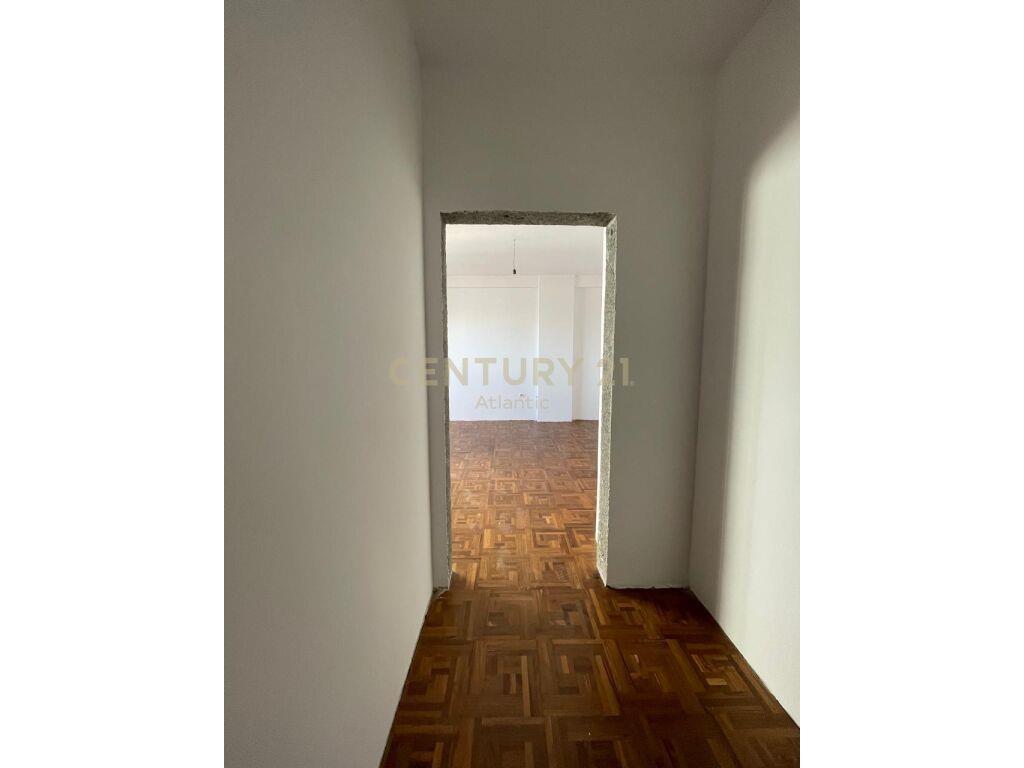 Shitet Apartamenti 2+1+Parkim Plazhi Teuta Durres 105 000 €
