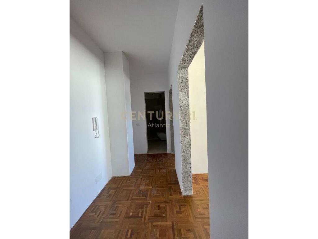 Shitet Apartamenti 2+1+Parkim Plazhi Teuta Durres 105 000 €