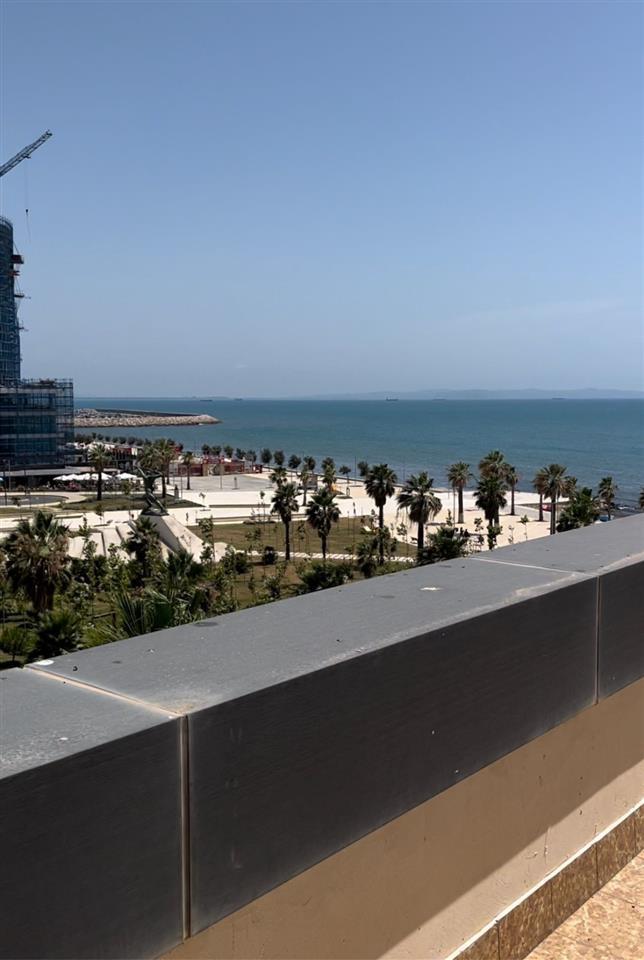 SHITET: Apartamenti 2+1 Me Pamje Nga Deti