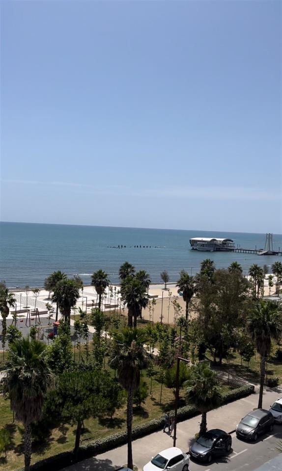 SHITET: Apartamenti 2+1 Me Pamje Nga Deti