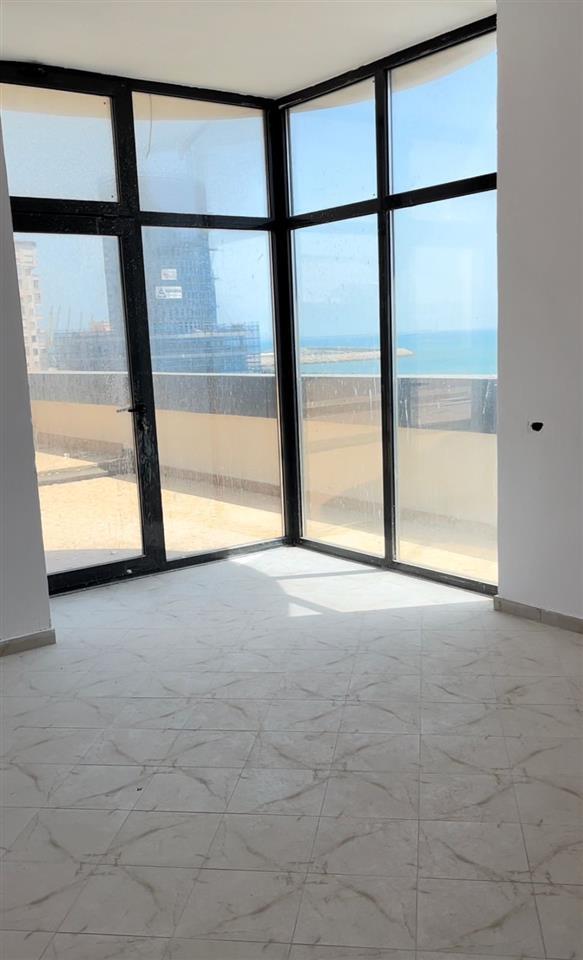 SHITET: Apartamenti 2+1 Me Pamje Nga Deti