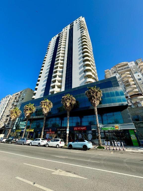 SHITET: Apartamenti 2+1 Me Pamje Nga Deti