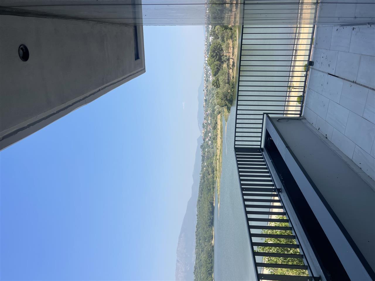 Jepet me qera apartament 4+1+2 me pamje nga Liqeni,Lake View