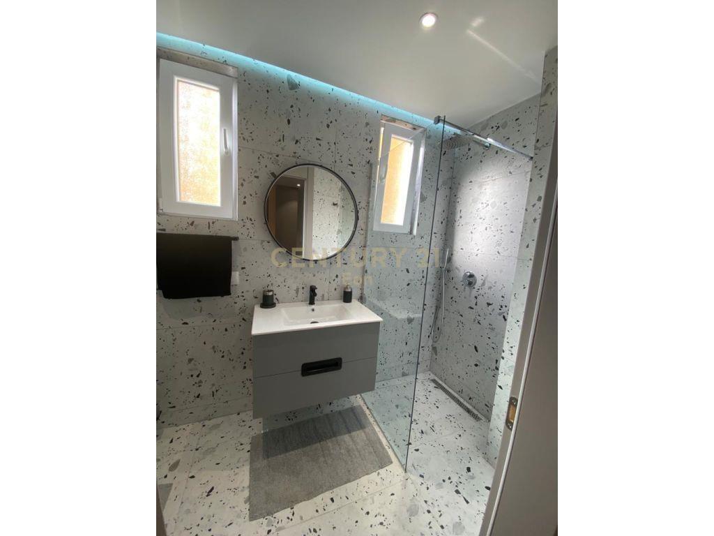 SHITET SUPER APARTAMENT 1+1 NE PLAZH, PRANE HOTEL ADRIATIK !