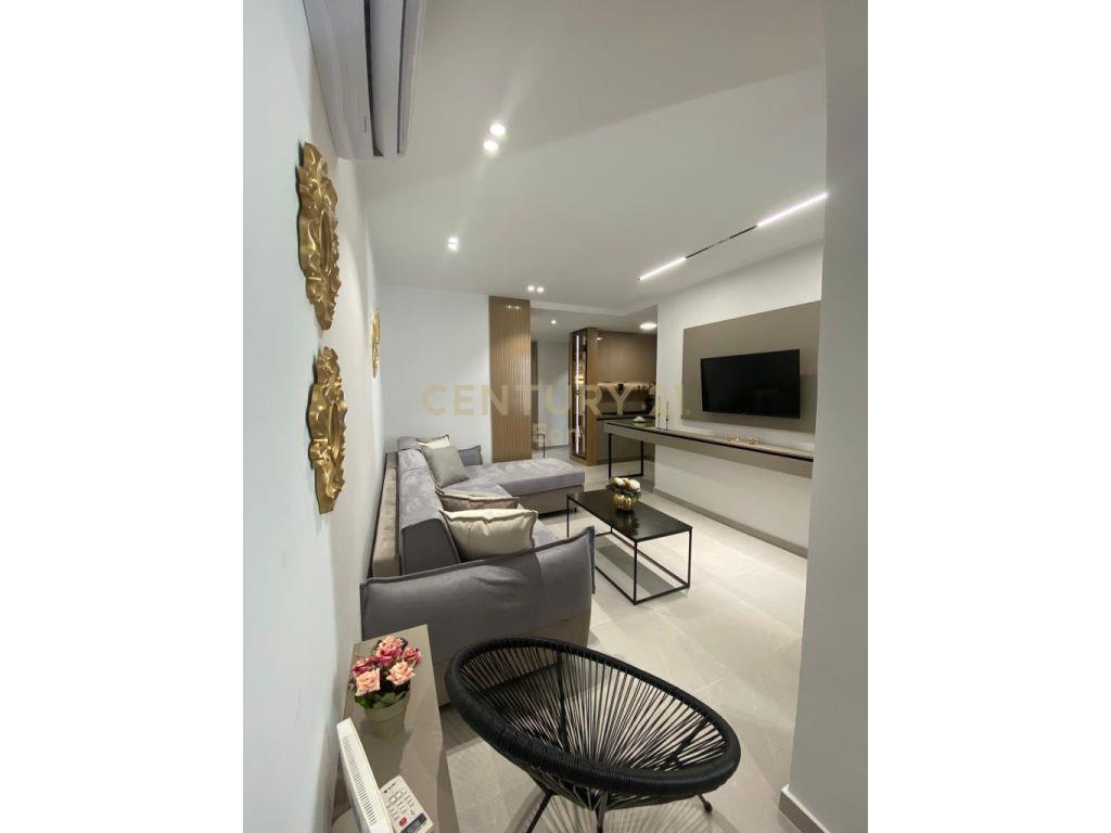 SHITET SUPER APARTAMENT 1+1 NE PLAZH, PRANE HOTEL ADRIATIK !