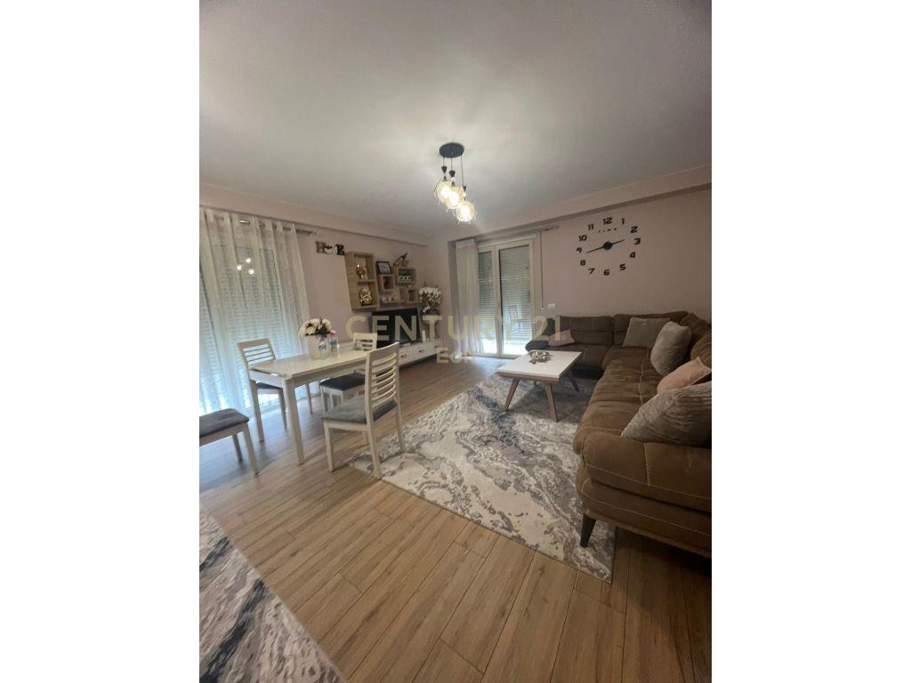 JEPET APARTAMENT 2+1 ME QIRA TEK ISH RAJONI!