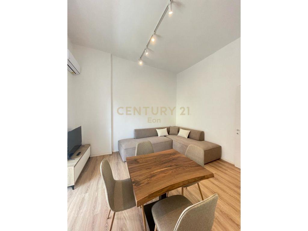 JEPET ME QIRA APARTAMENT 2+1 NE BULEVARDIN KRYESOR, DURRES !