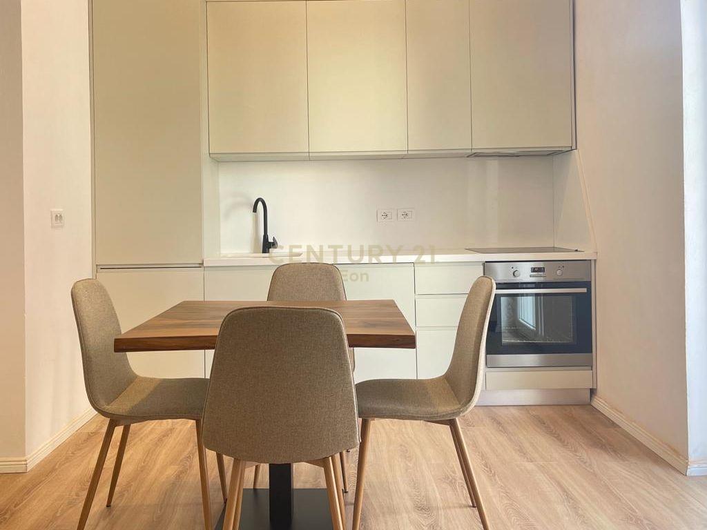 JEPET ME QIRA APARTAMENT 2+1 NE BULEVARDIN KRYESOR, DURRES !