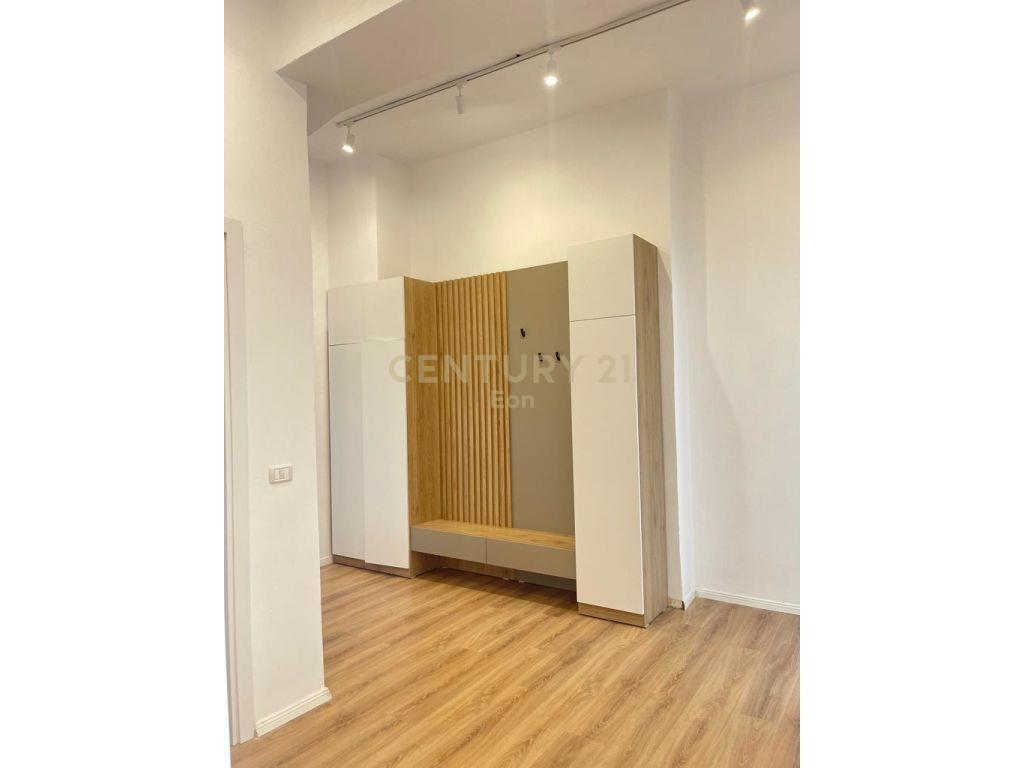 JEPET ME QIRA APARTAMENT 2+1 NE BULEVARDIN KRYESOR, DURRES !