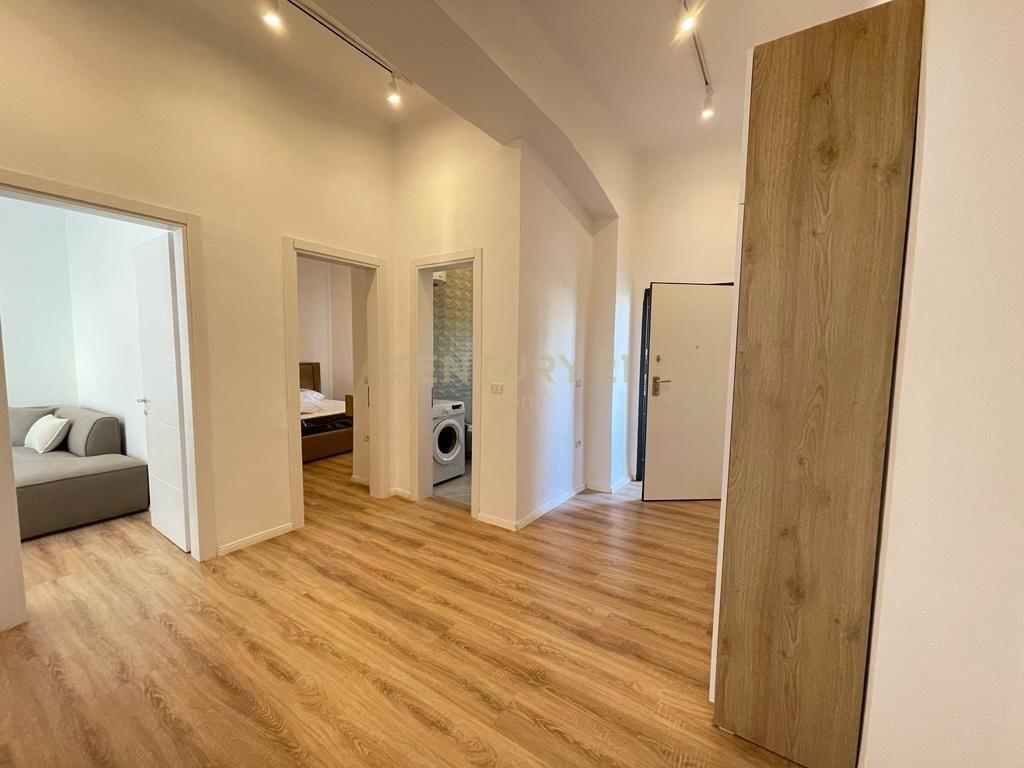 JEPET ME QIRA APARTAMENT 2+1 NE BULEVARDIN KRYESOR, DURRES !