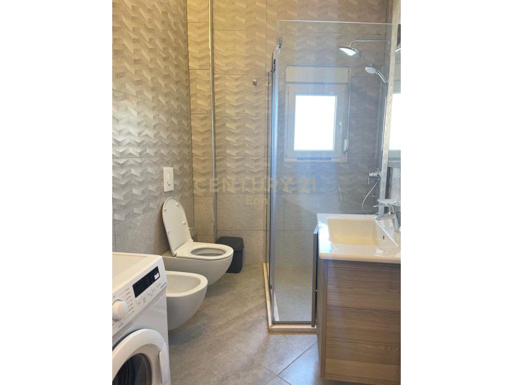 JEPET ME QIRA APARTAMENT 2+1 NE BULEVARDIN KRYESOR, DURRES !