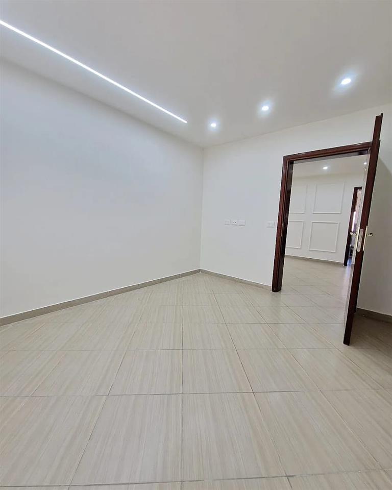 Kavaje, apartament 2+1 me planimetri super,buze rruges.
