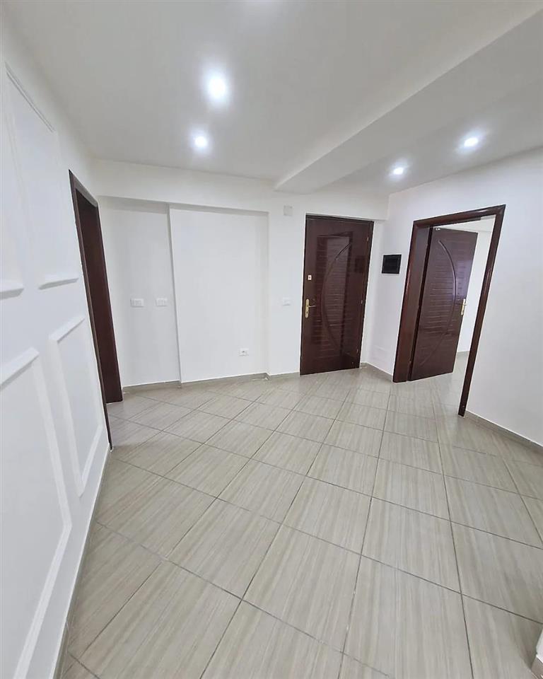 Kavaje, apartament 2+1 me planimetri super,buze rruges.