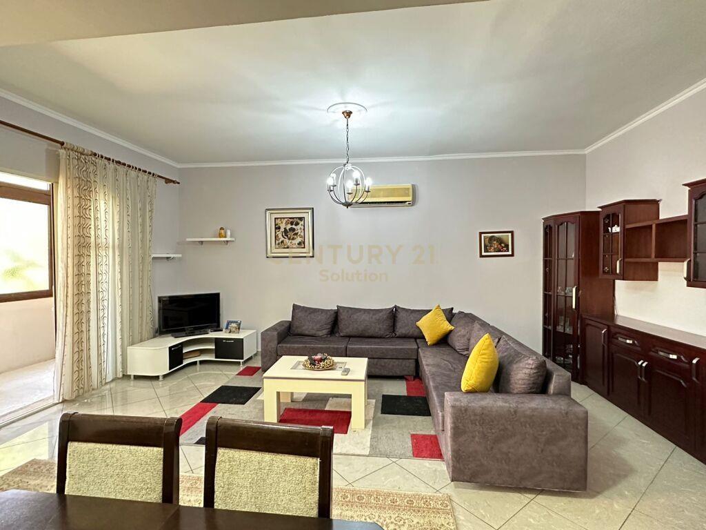 JEPET ME QIRA SHTEPI PRIVATE 1+1+ POST PARKIMI PRANE ISH TRE