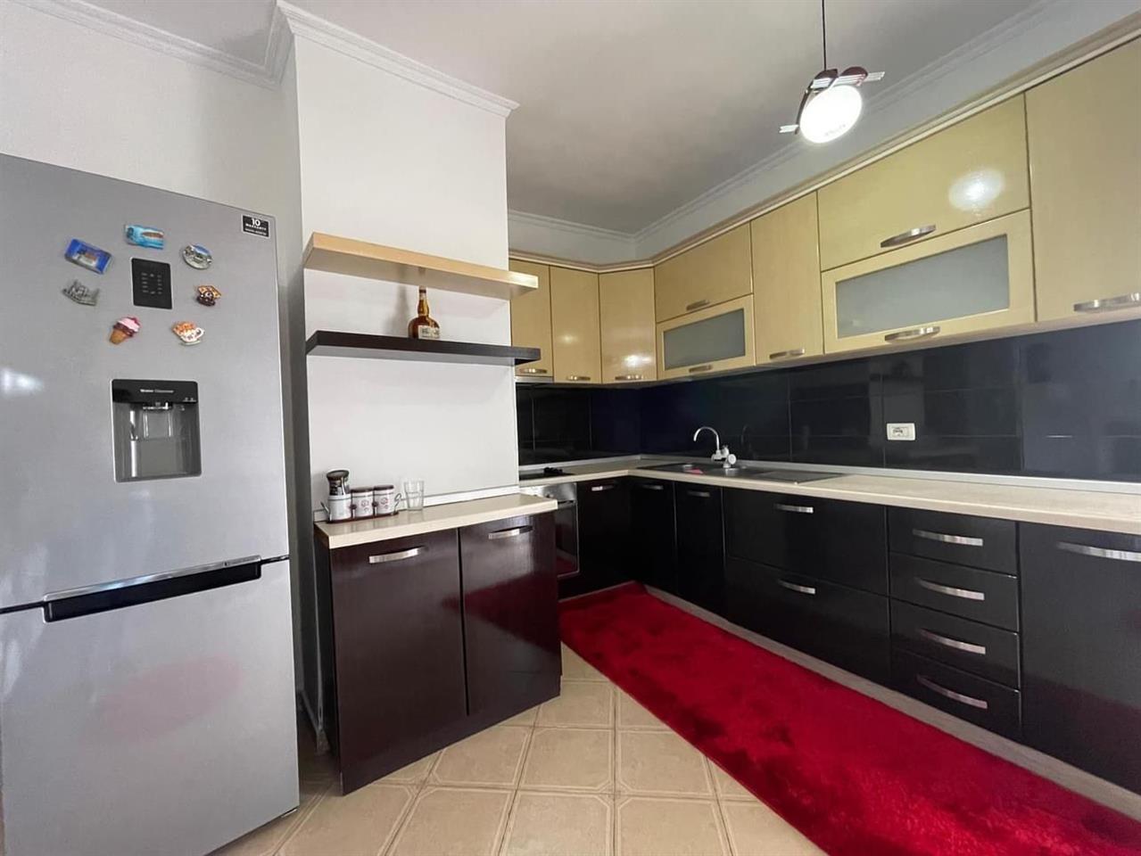 APARTAMENT 1+1 PER SHITJE TEK RRUGA E BARRIKADAVE!