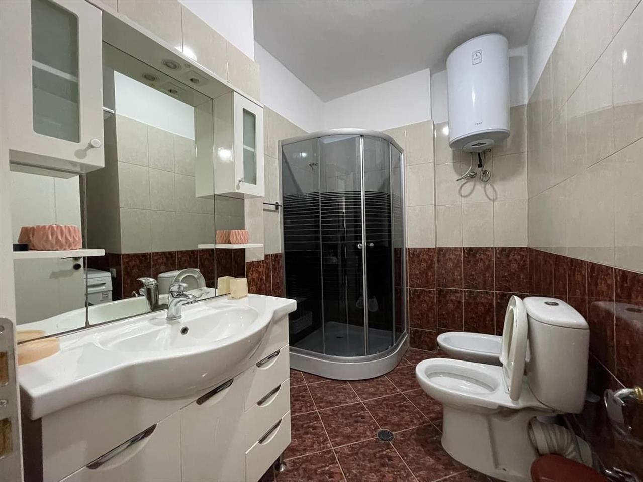 APARTAMENT 1+1 PER SHITJE TEK RRUGA E BARRIKADAVE!