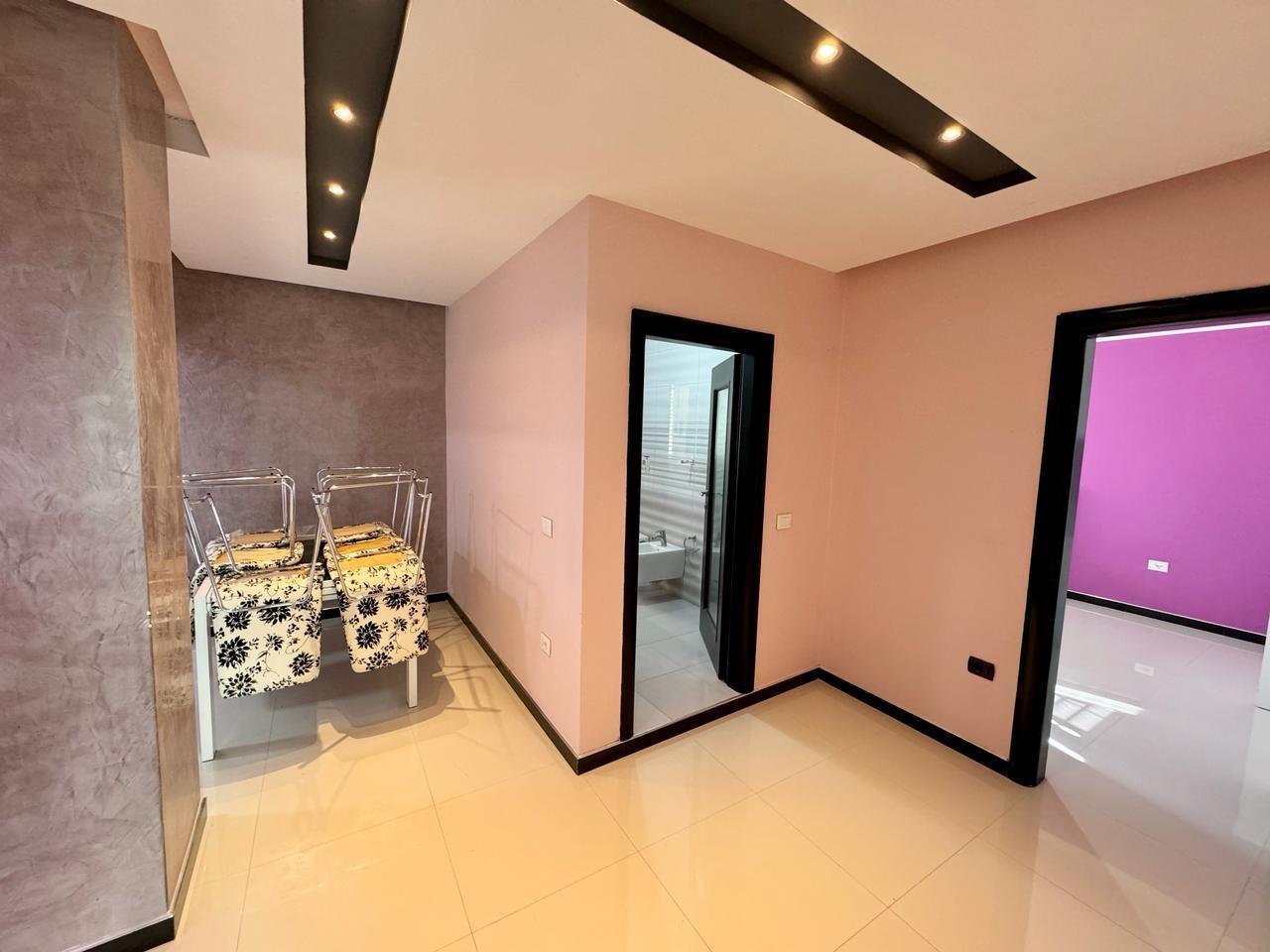 Kavaje,superapartament 1+1 ,afer tregut industrial.