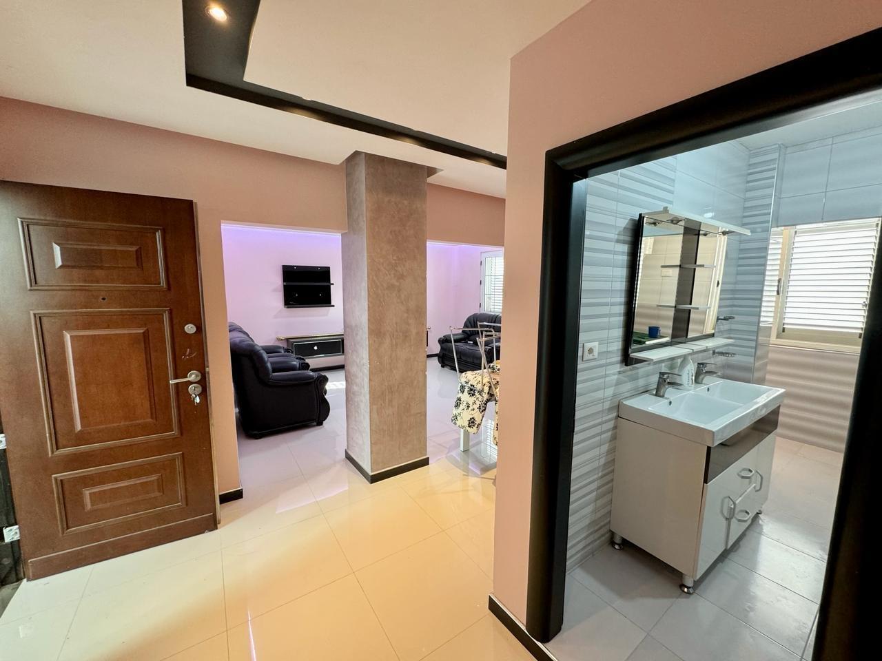 Kavaje,superapartament 1+1 ,afer tregut industrial.