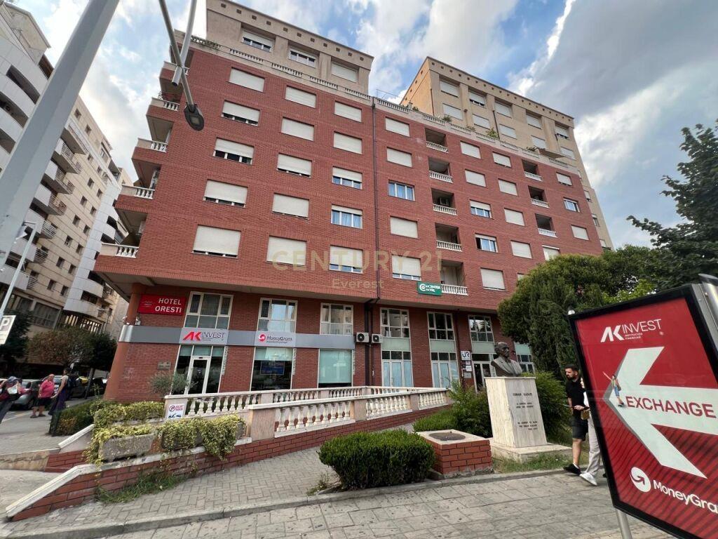Qira Apartament 2+1+2+Parkim Qendra e Tiranes 1500 €