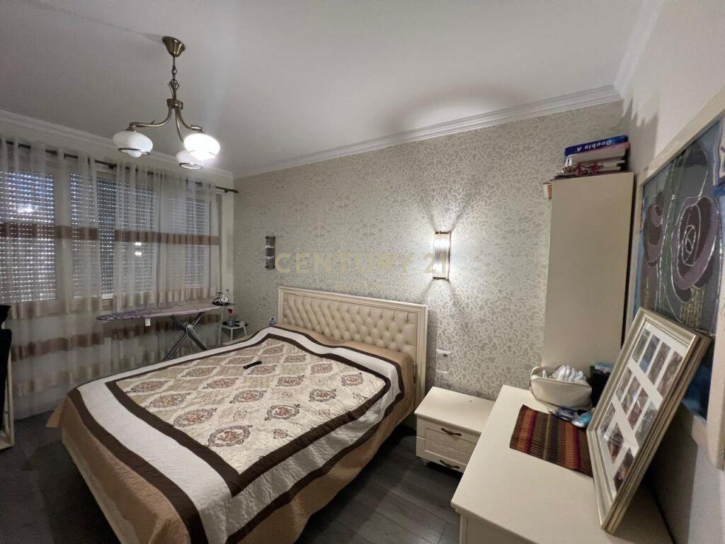 Qira Apartament 2+1+2+Parkim Qendra e Tiranes 1500 €