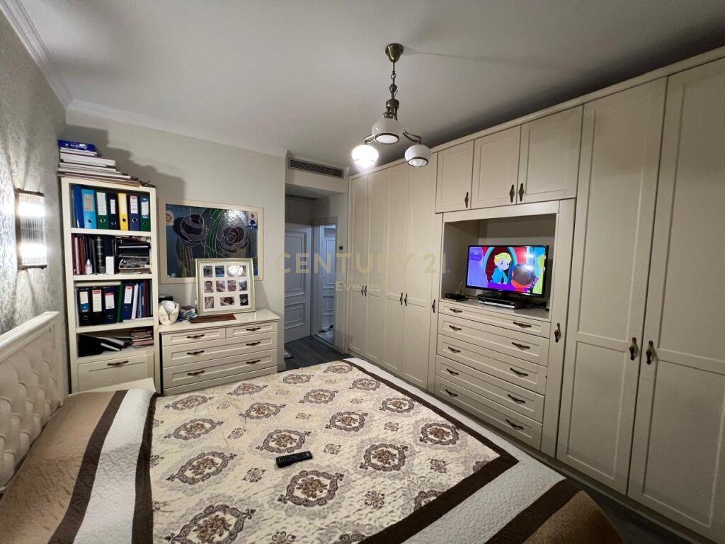 Qira Apartament 2+1+2+Parkim Qendra e Tiranes 1500 €