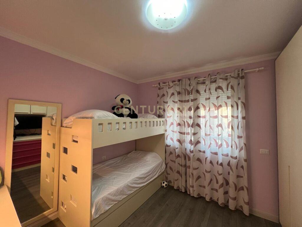 Qira Apartament 2+1+2+Parkim Qendra e Tiranes 1500 €