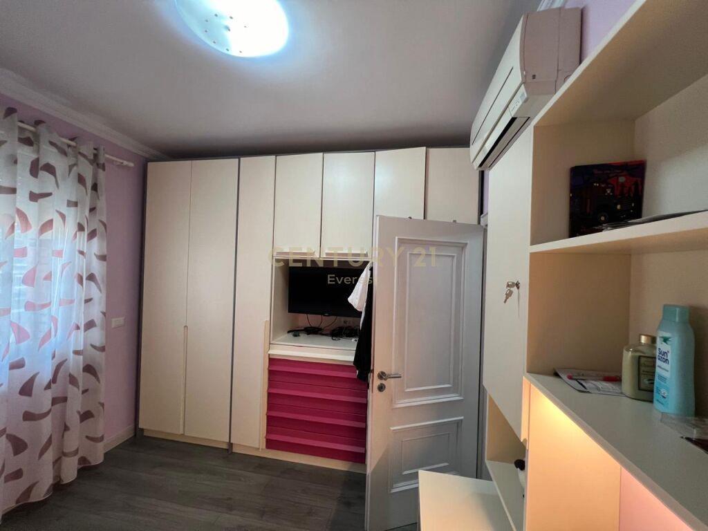 Qira Apartament 2+1+2+Parkim Qendra e Tiranes 1500 €
