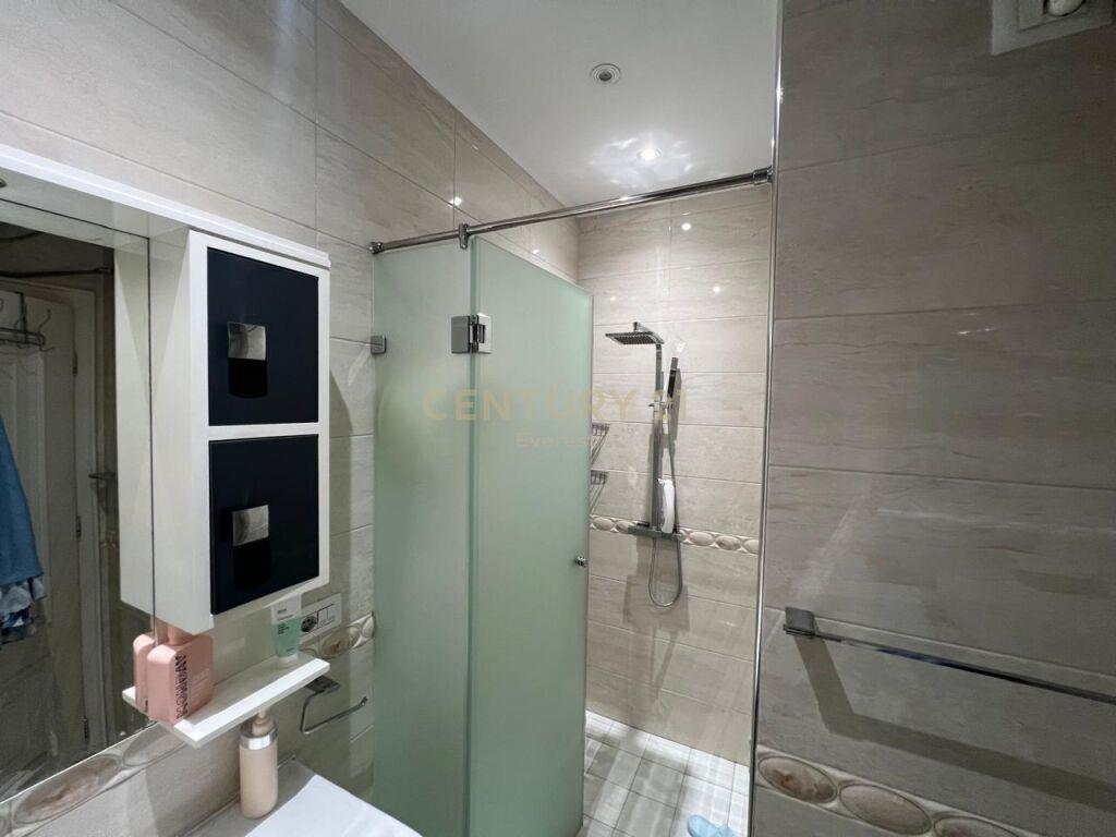 Qira Apartament 2+1+2+Parkim Qendra e Tiranes 1500 €