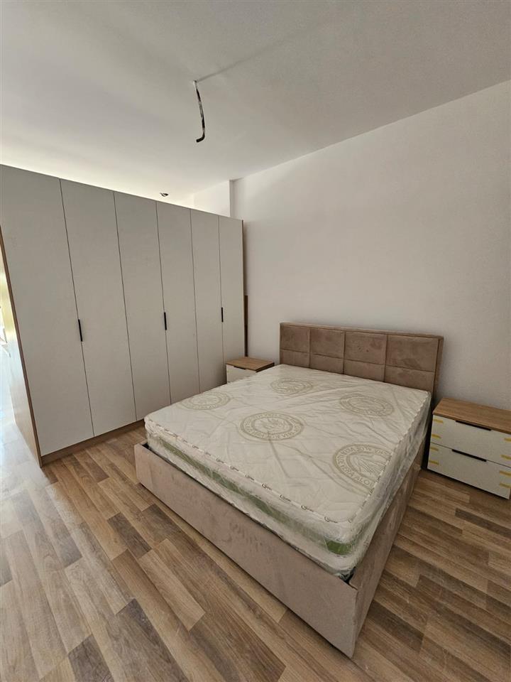 Shitet apartament