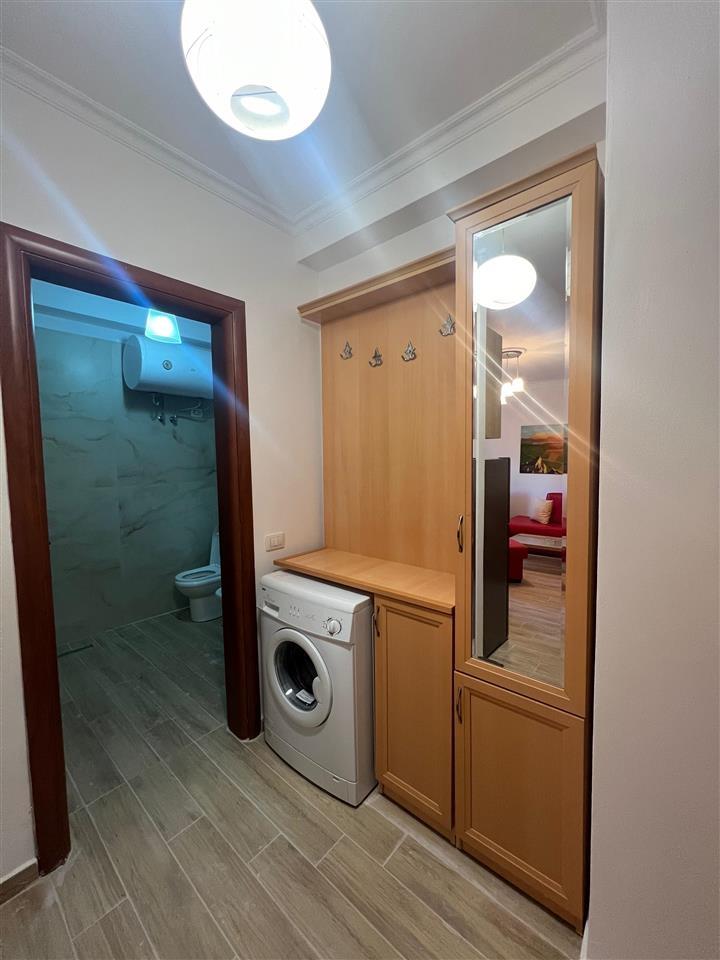 JEPET APARTAMENT ME QIRA 1+1 VIJE PAR ME DETIN SH. KAVAJES!