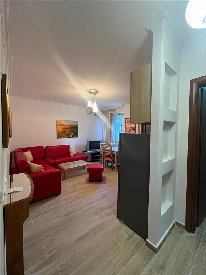 JEPET APARTAMENT ME QIRA 1+1 VIJE PAR ME DETIN SH. KAVAJES!