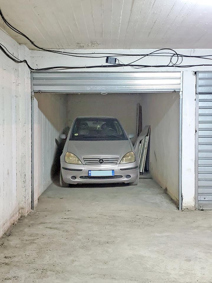 Shes Garazh me Qepen ne Astir