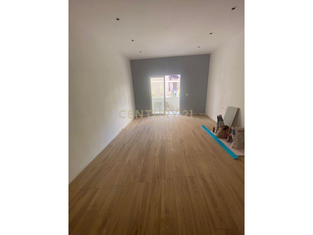 Shitet Apartament 1+1 ne Fresk