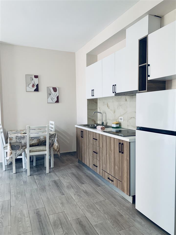 Apartamente me qera ditore