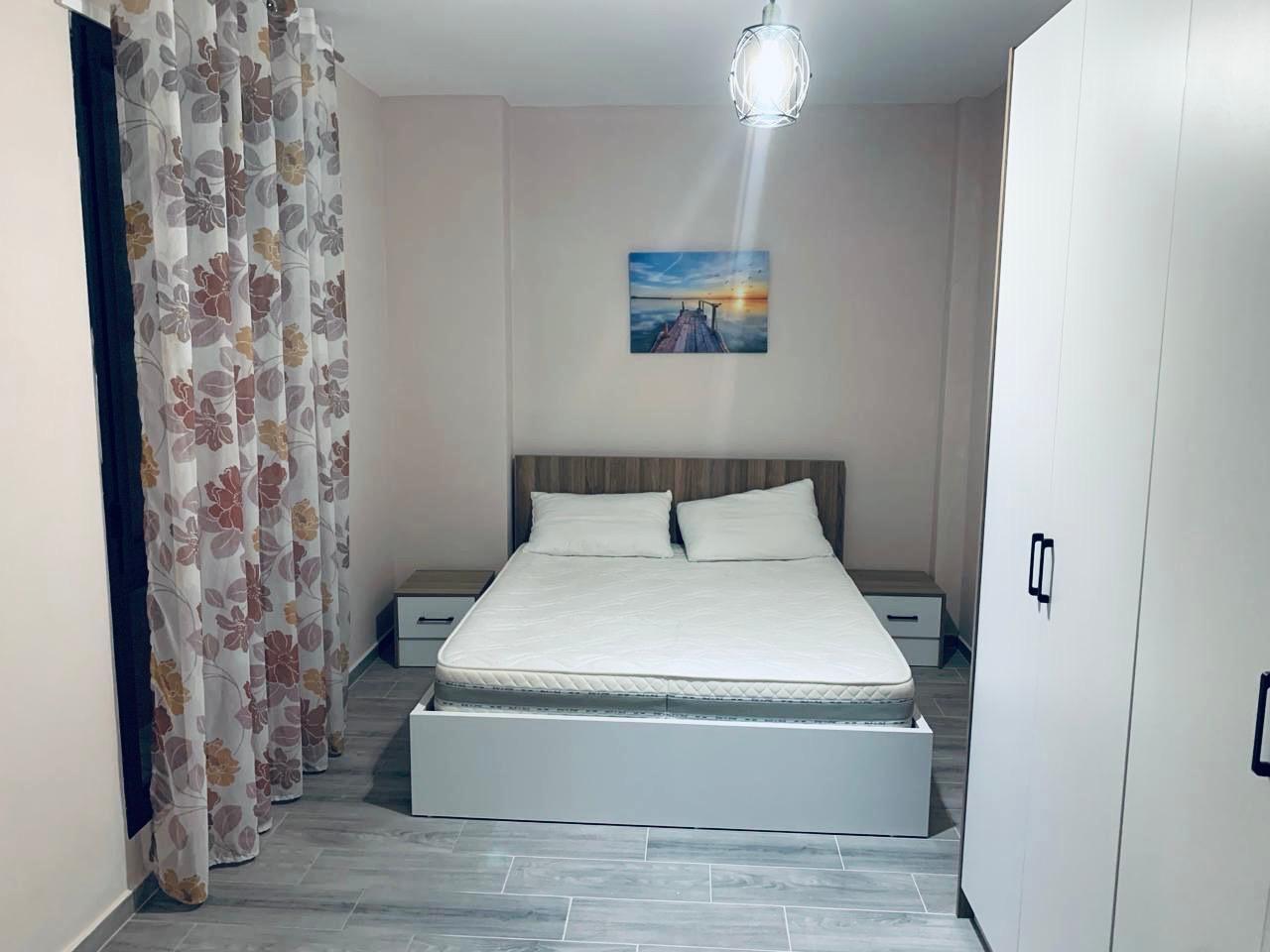 Apartamente me qera ditore