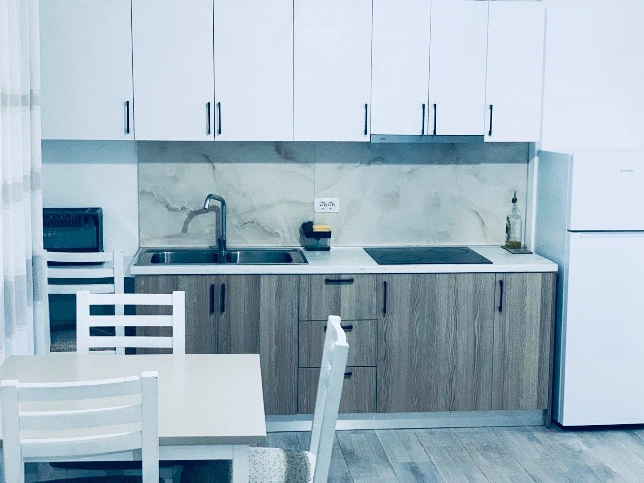 Apartamente me qera ditore