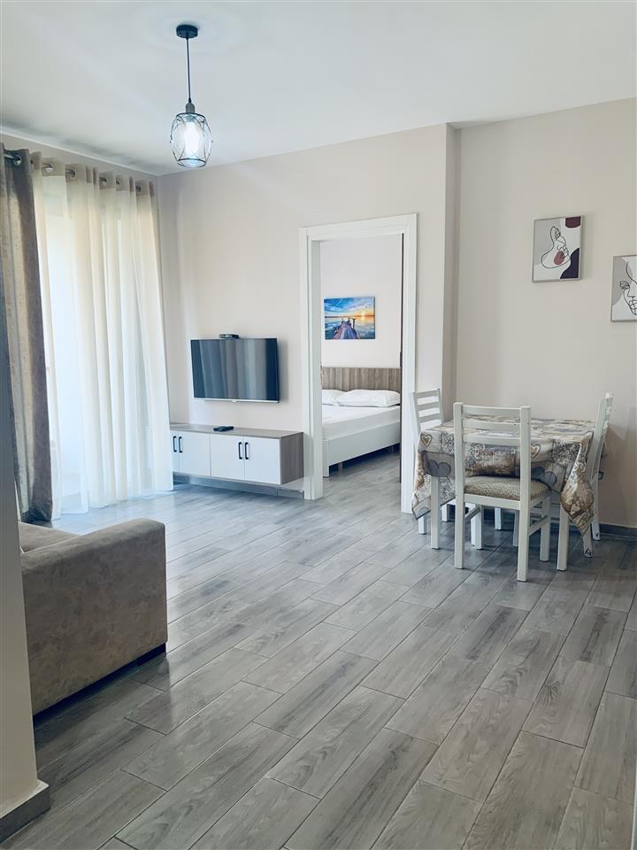 Apartamente me qera ditore