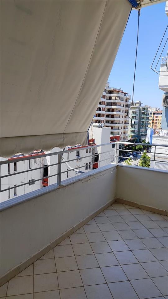 JEPET ME QERA APARTAMENT + GARAZH PERFSHIRE