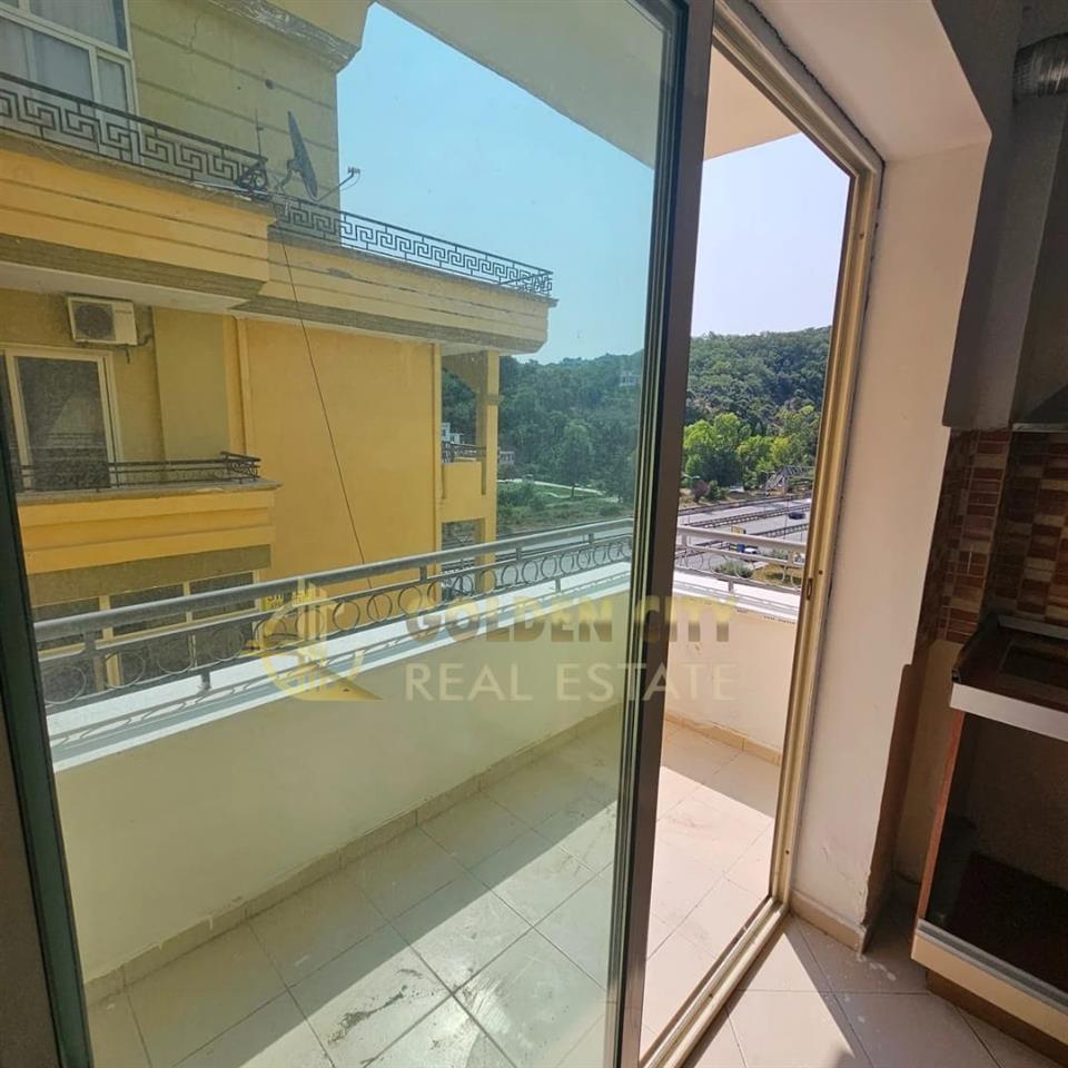 Shitet apartament 1+1