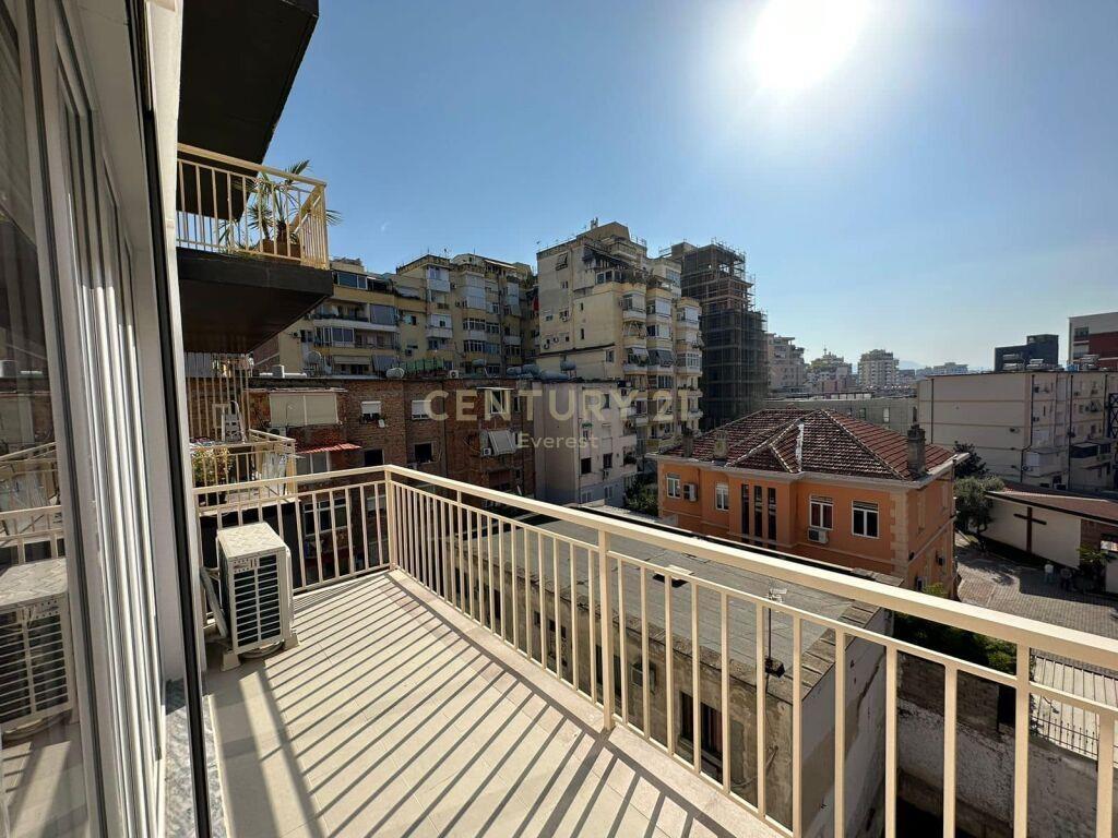Qira Apartament 2+1+Garazh Rruga e Barrikadave