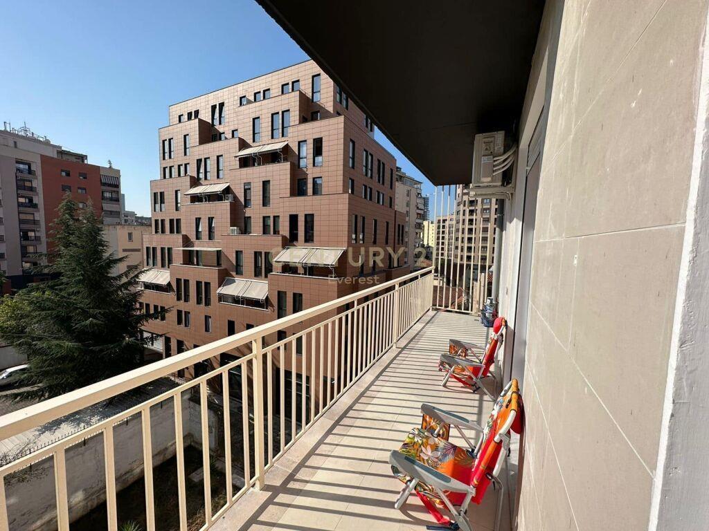 Qira Apartament 2+1+Garazh Rruga e Barrikadave